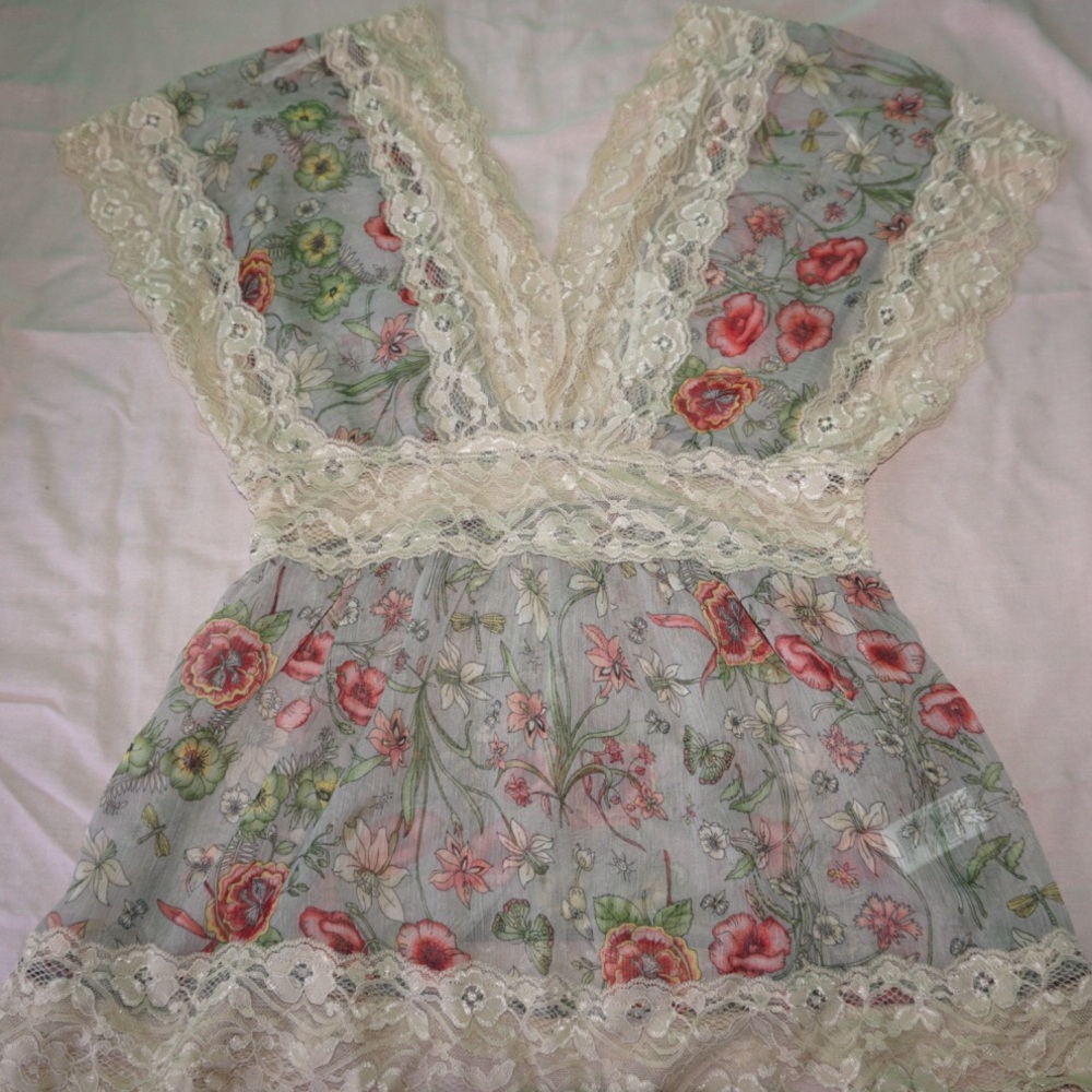 Floral lace top